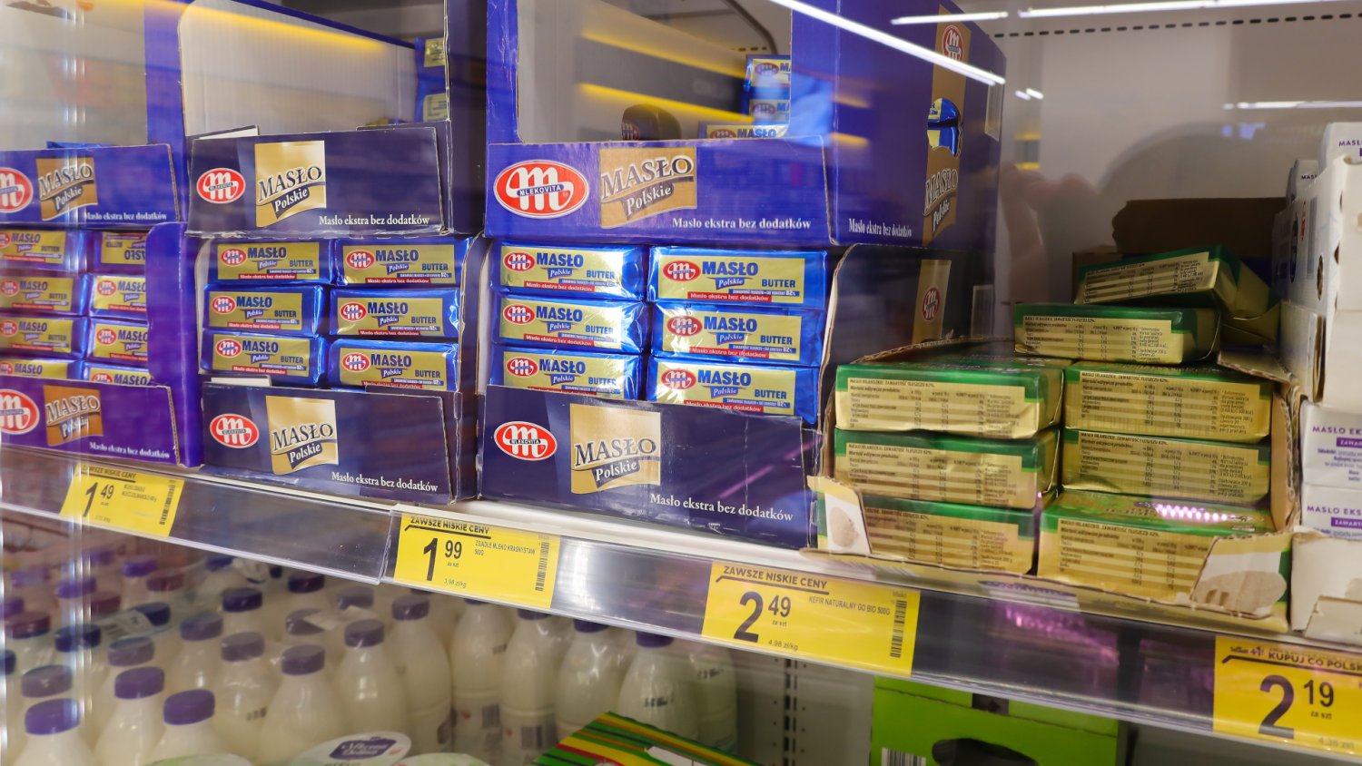 Lidl i Biedronka biją się na masło. Poniżej 1 zł za kostkę, ale jest haczyk