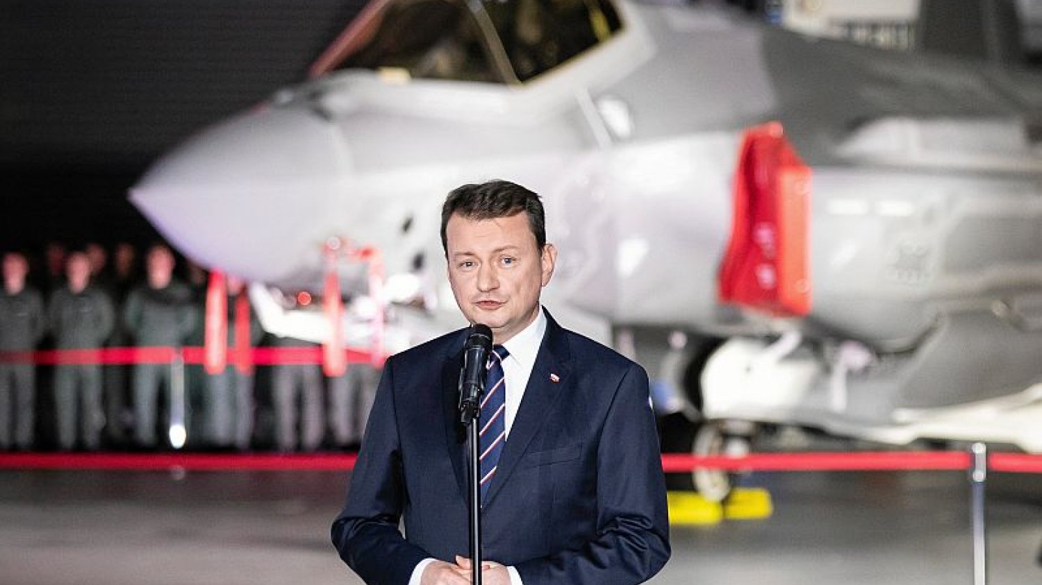 MON wreszcie komentuje kontrowersje wokół niekorzystnego dla Polski zakupu myśliwców F-35. Rząd PiS zapłaci Amerykanom 4,6 mld dolarów, ale Polacy dostaną tylko krótki serwis i nie mogą liczyć na offset.