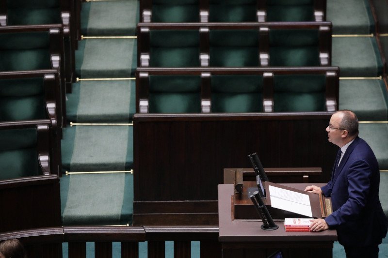 PiS i większość opozycji nie została na sali obrad podczas wystąpienia Adama Bodnara.