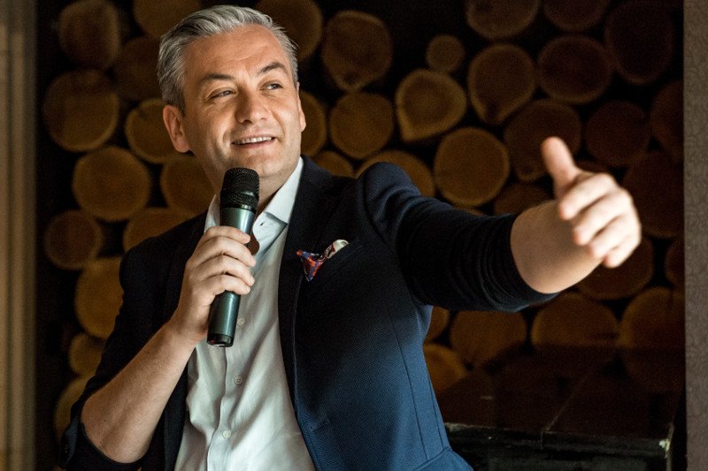 Zaskakujący finał spotkania narodowca w koszulce z "zakazem pedałowania" z Robertem Biedroniem.