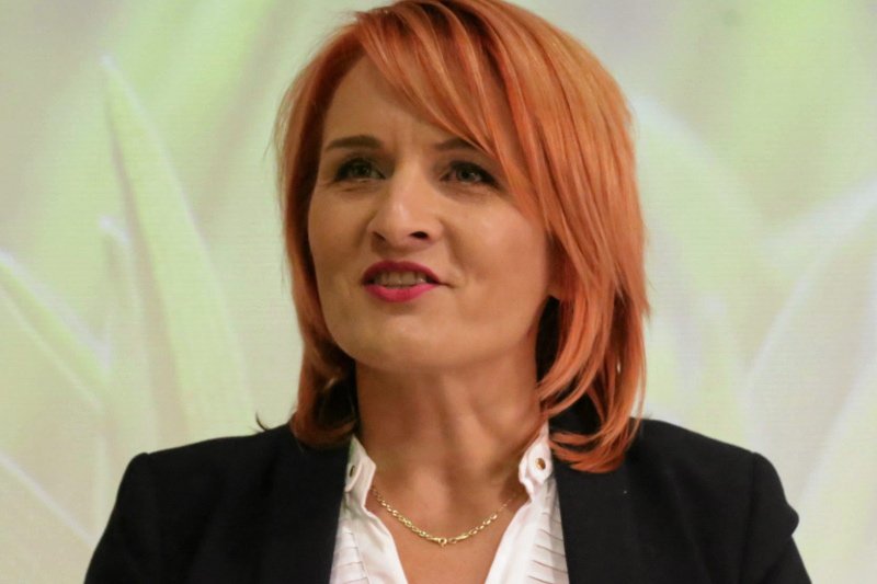 Bernadeta Krynicka po tym, jak nie została wybrana do Sejmu, została kierownikiem Działu Kontraktowania i Nadzoru Świadczeń Medycznych szpitala w Łomży.