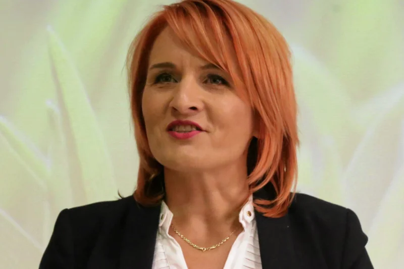 Bernadeta Krynicka po tym, jak nie została wybrana do Sejmu, została kierownikiem Działu Kontraktowania i Nadzoru Świadczeń Medycznych szpitala w Łomży.