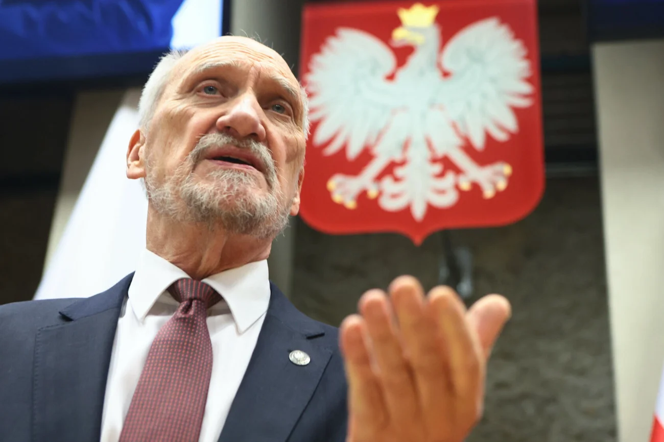 A mówił, że to kłamstwa... Wiadomo, ile mandatów dostał Macierewicz za piracki rajd Antoni Macierewicz