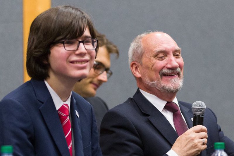 Edmund Janniger na Twitterze stanął w obronie Antoniego Macierewicza.