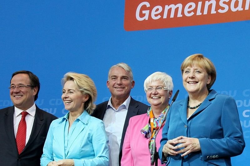 Angela Merkel zwycięża w wyborach parlamentarnych w Niemczech. Będzie rządzić samodzielnie, czy zostanie zmuszona do koalicji z SPD?