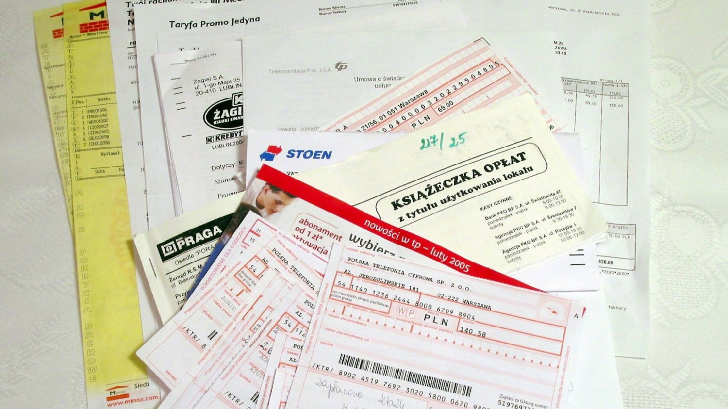 Które dokumenty i rachunki można wyrzucić? Niektóre mają "datę ważności"