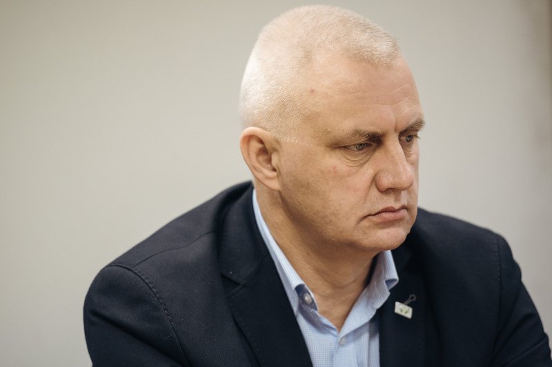 Marek Lisiński w środę zrezygnował ze stanowiska prezesa Fundacji Nie Lękajcie Się. W poniedziałek "Gazeta Wyborcza" opisała wątpliwości, czy Lisiński w ogóle był ofiarą molestowania seksualnego przez księdza.