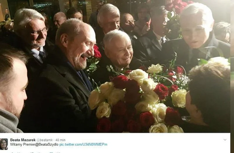 Po powrocie ze szczytu w Brukseli premier Szydło była witana przez polityków PiS jak prawdziwa bohaterka