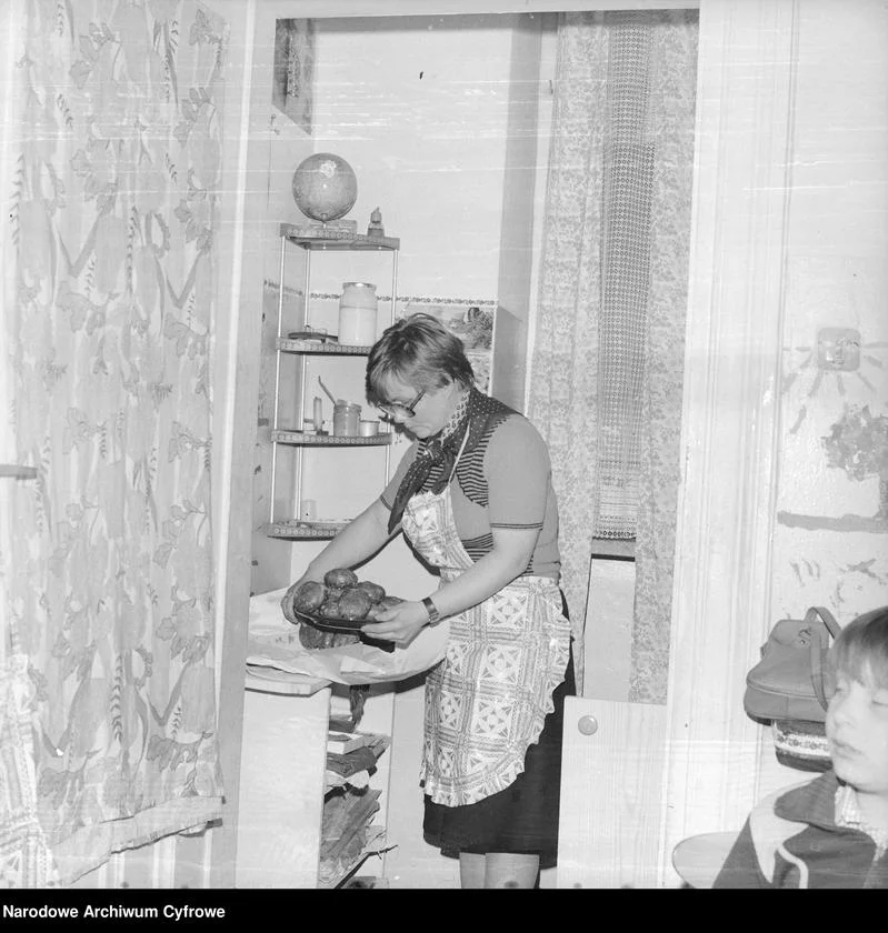 Rok 1982. Nawet w czasie ponurego PRL-u Polacy nie zapominali o pączkach z okazji Tłustego Czwartku.