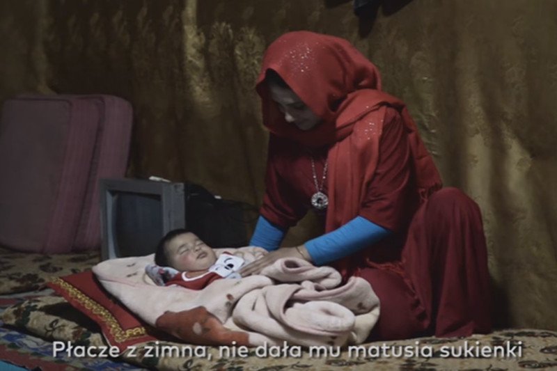 Ta wersja kolędy "Jezus Malusieńki" wzrusza do łez. Ze zdjęciami z ogarniętej wojną Syrii nabiera nowego znaczenia