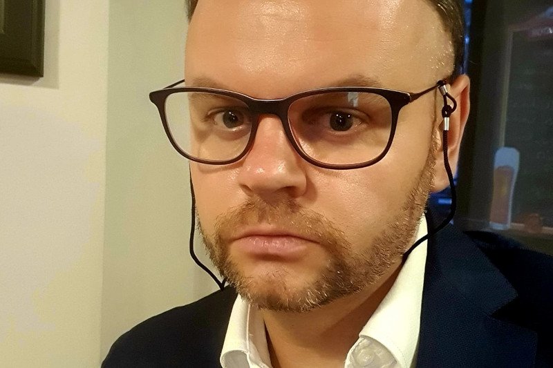 Reżyser Piotr Sieklucki uderza w "obrończynie pokrzywdzonych".