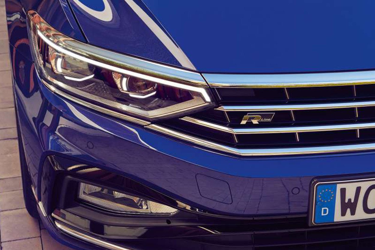 Światła w nowym Volkswagenie Passacie to technologiczna rewolucja. Tego systemu nie da się w żaden sposób porównać z tym, co znajdziecie w starszych autach.