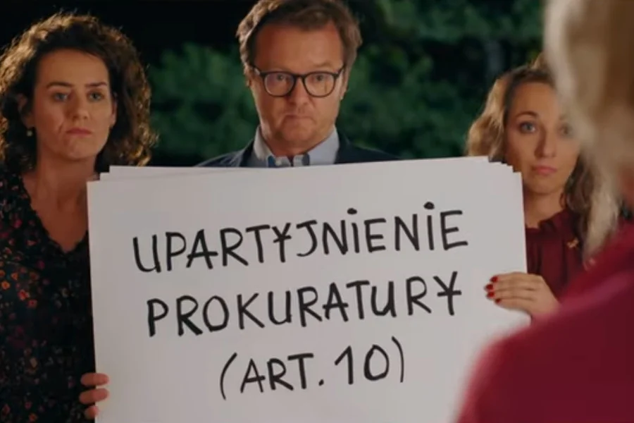 Spot Wolnych Sądów nawiązuje do filmu "To właśnie miłość"