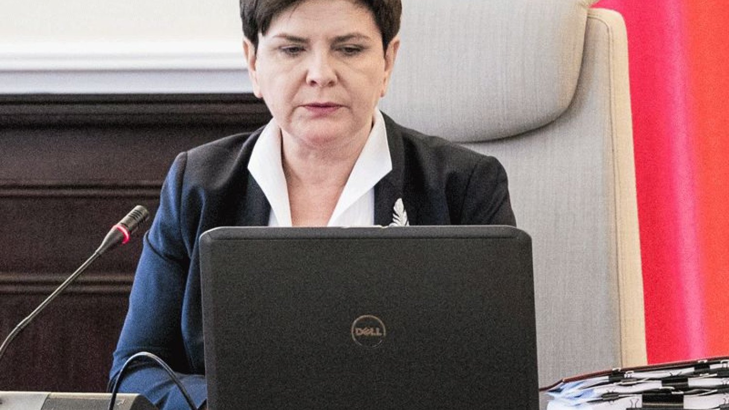 W nocy premier Beata Szydło postawiła na Twitterze pytanie, które chyba miało być jedynie retoryczne. Polacy udzielili jej jednak bardzo konkretnych odpowiedzi.