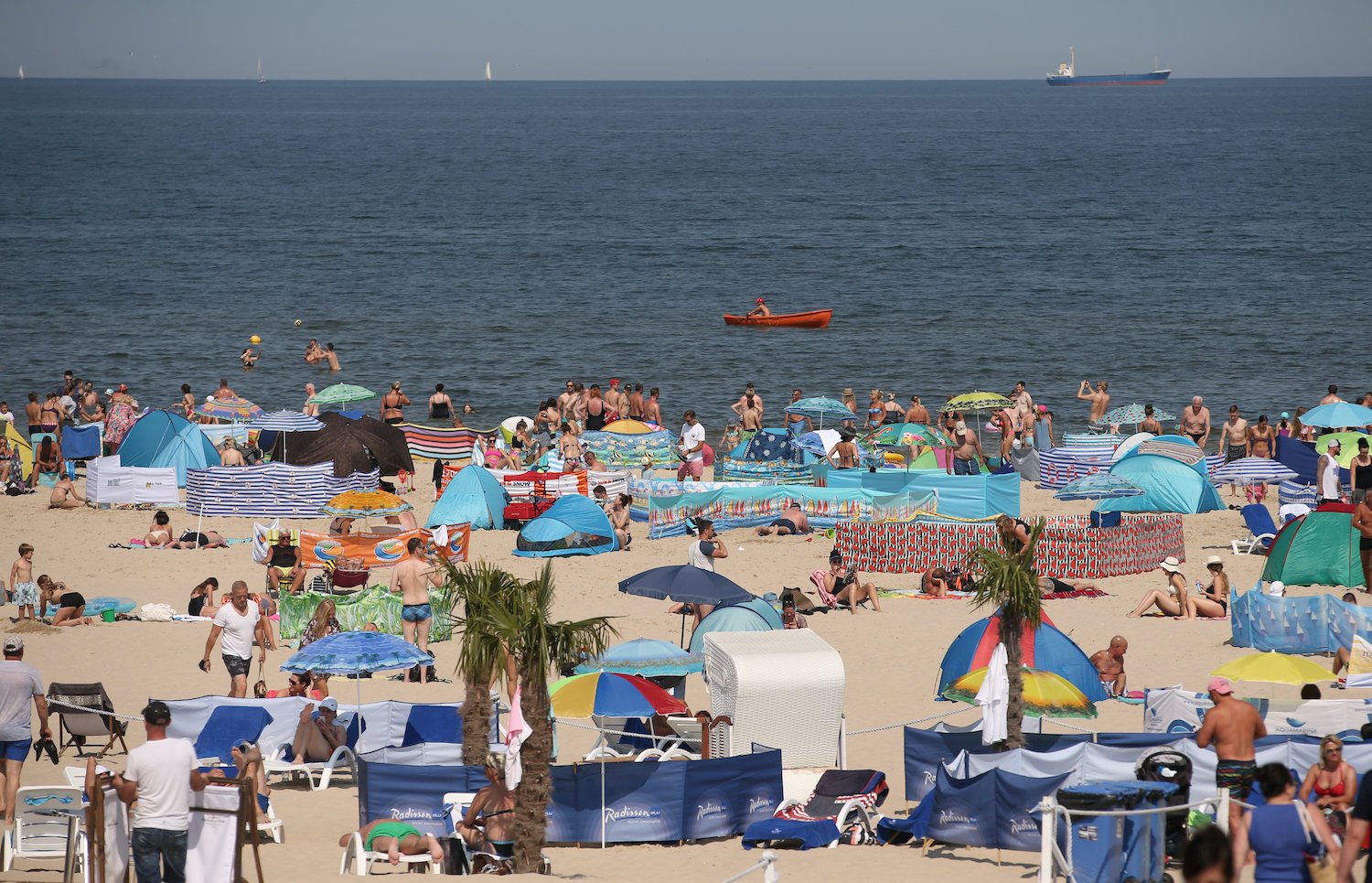 W Świnoujściu na plażach w piątek były tłumy.