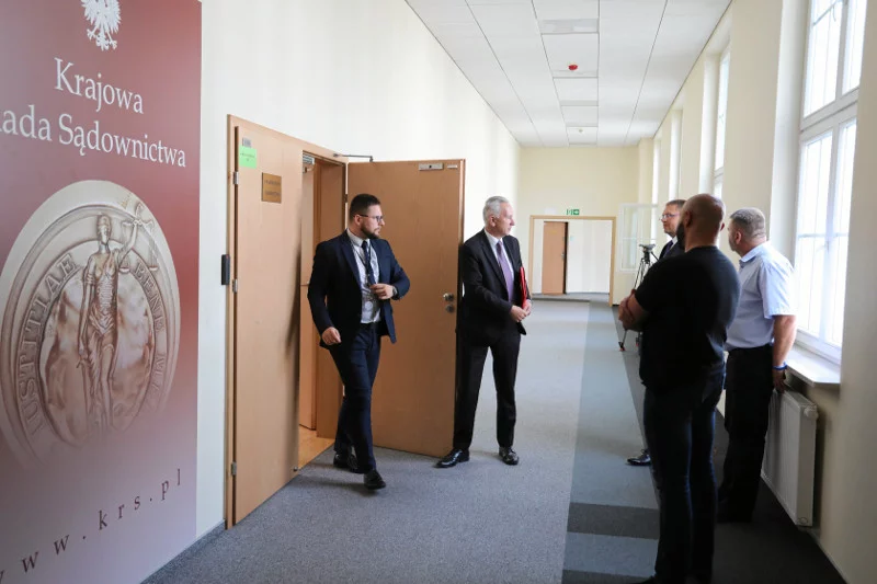 KRS podejmuje coraz dziwniejsze decyzje.