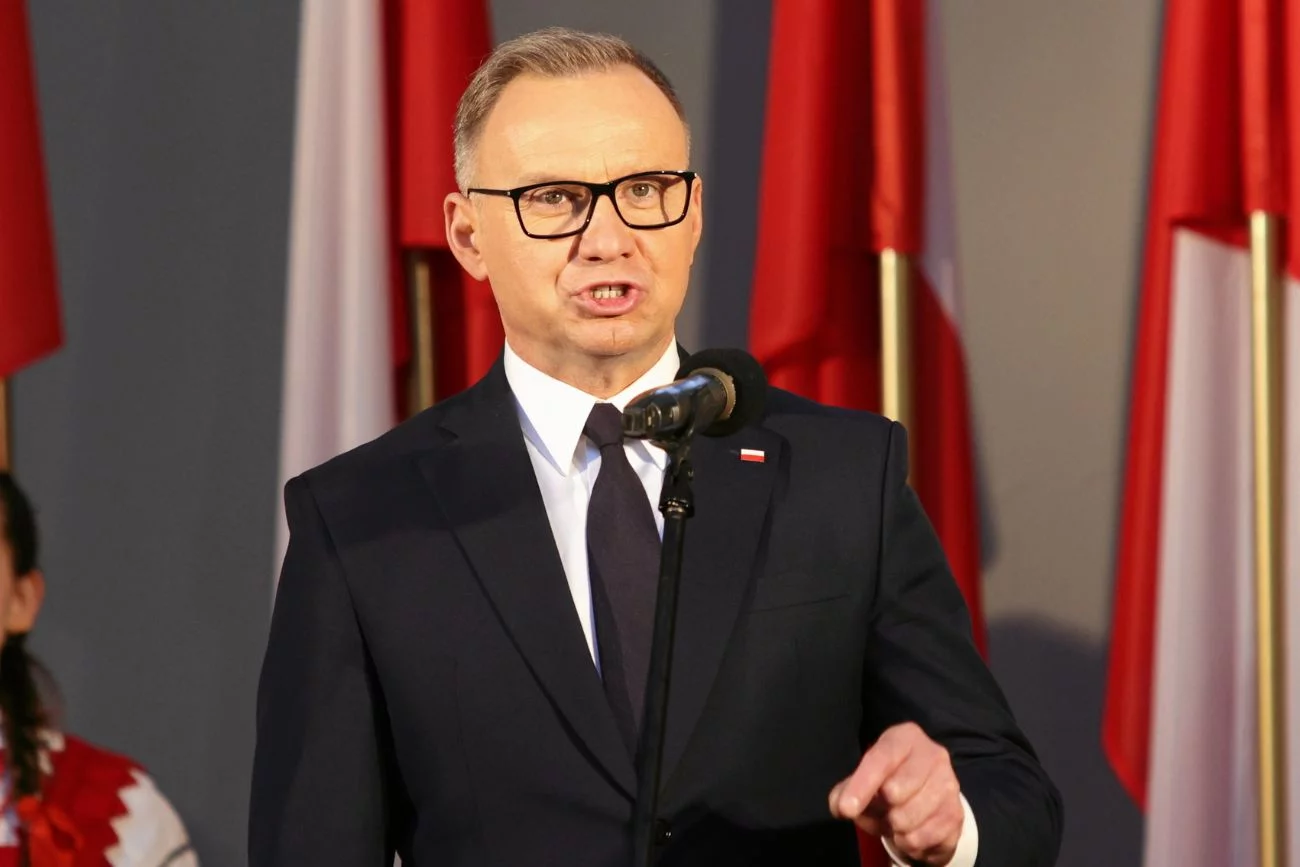 W trakcie szczytu NATO Duda uderzył w Sikorskiego. Padły mocne słowa. Duda uderzył w Sikorskiego podczas szczytu NATO. "To troszkę bulwersujące".