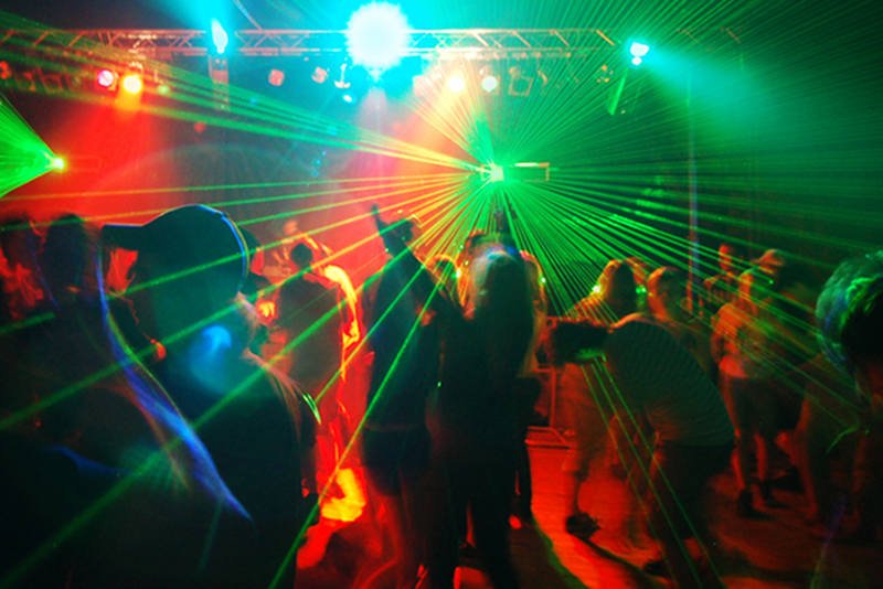 Sylwester w ostatniej chwili nie musi oznaczać siedzenia w domu