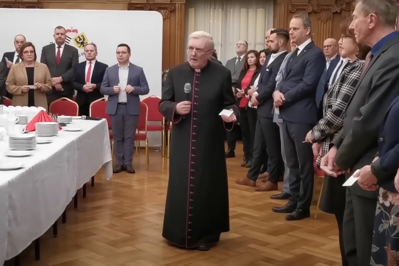 Ks. Tadeusz Faryś wychwalał Kaczyńskiego. Jego znajomi mają do niego jedno pytanie