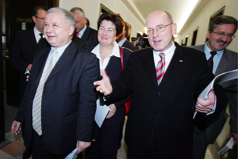 10 lat temu PiS i PO były ze sobą w świetnych stosunkach. Tuż po wyborach parlamentarnych wydawało się, że zawarcie między nimi wielkiej koalicji to formalność.