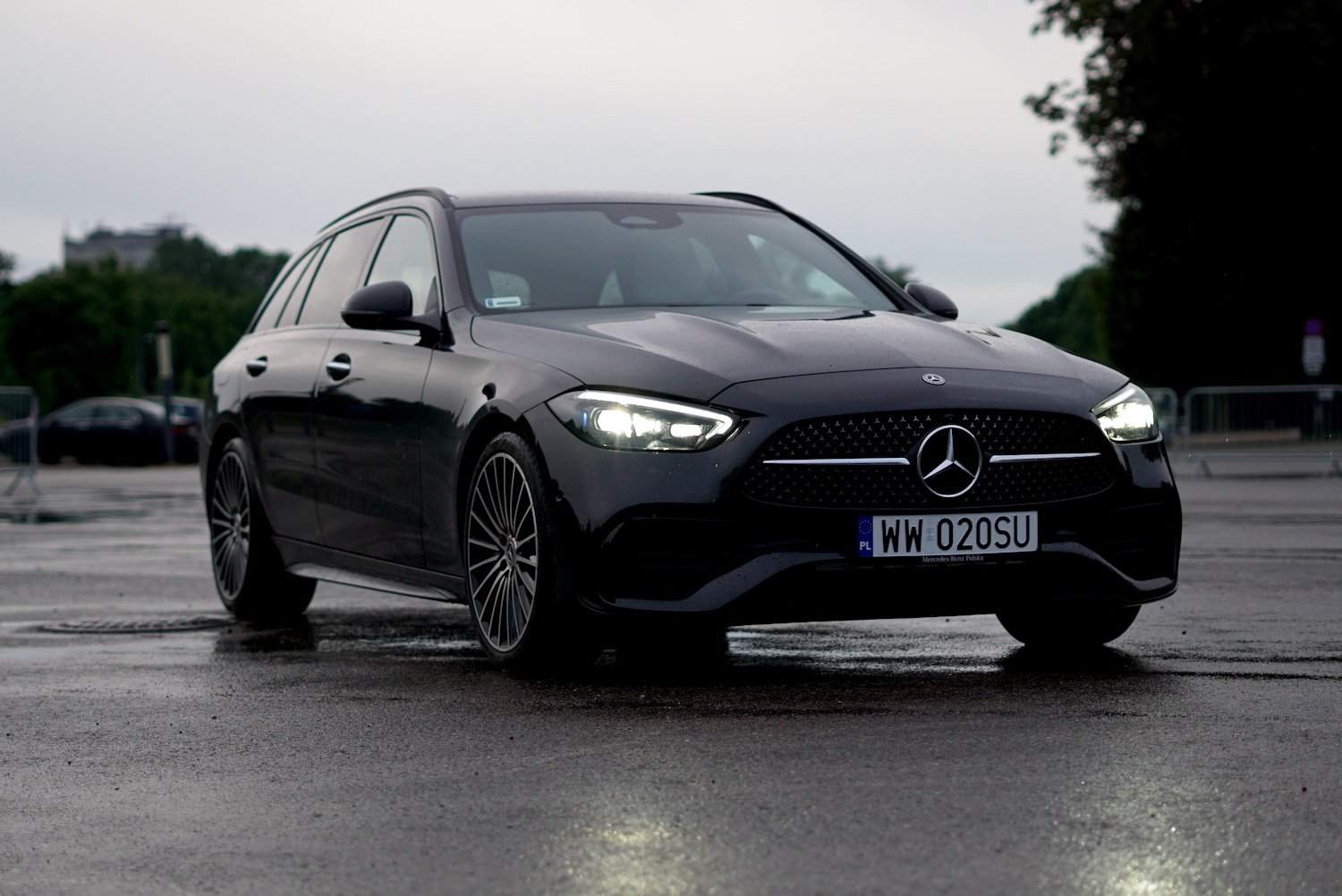 Klasa C w kombi wygląda wręcz... młodzieżowo. A wyposażenie kojarzy się z najnowszą Klasą S.