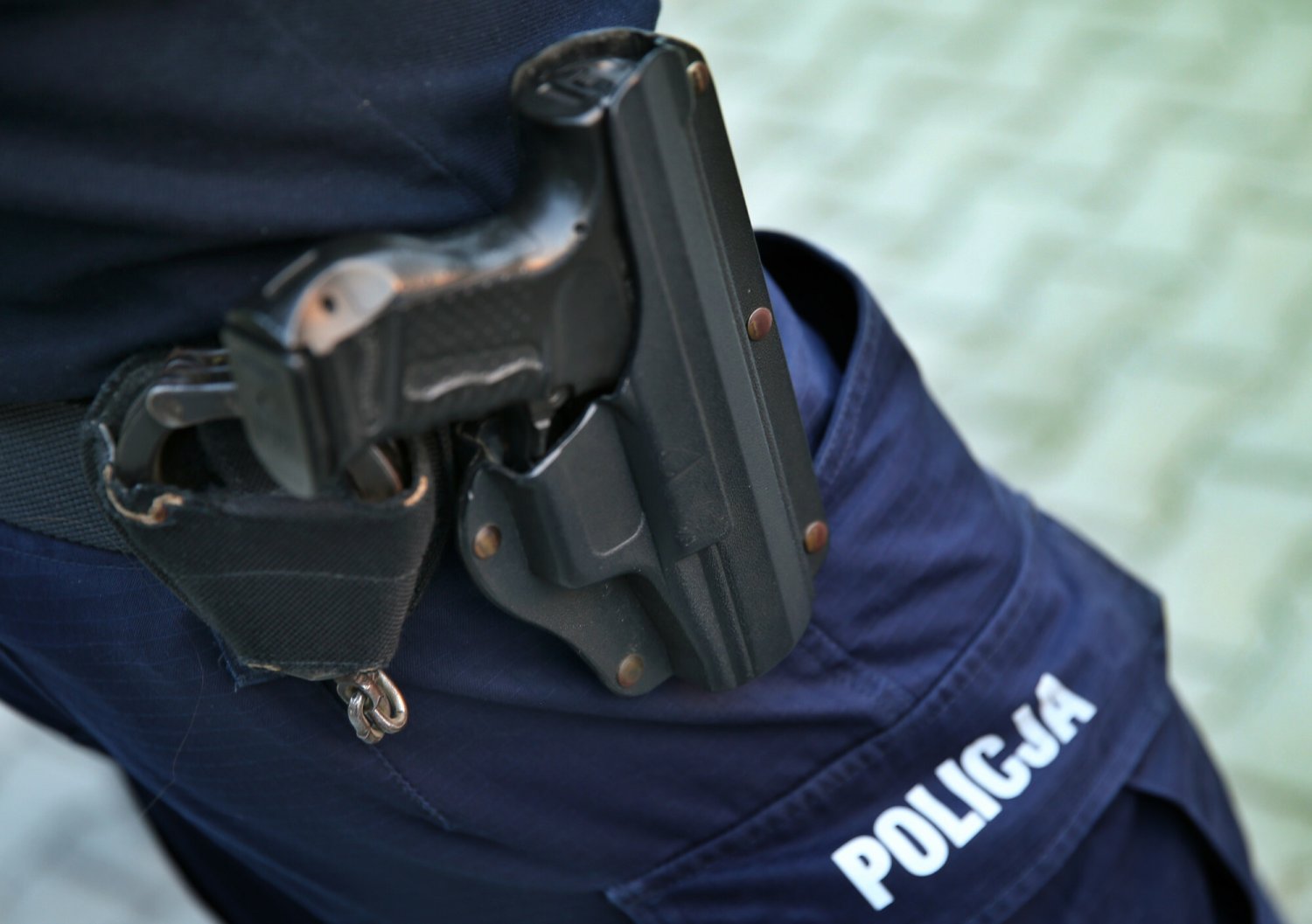 Wypadek w Radomiu. Policjant użył broni na komendzie