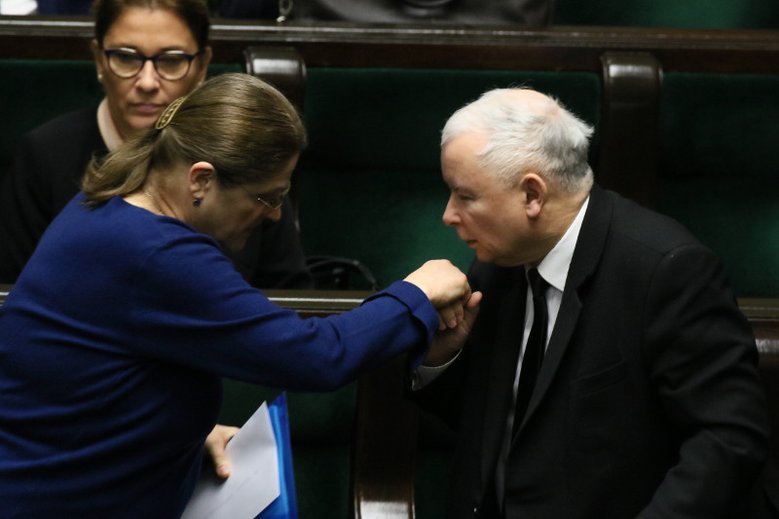 Krystyna Pawłowicz zapowiada odejście z polityki i dziękuje Jarosławowi Kaczyńskiemu za 8 lat wspólnej walki.
