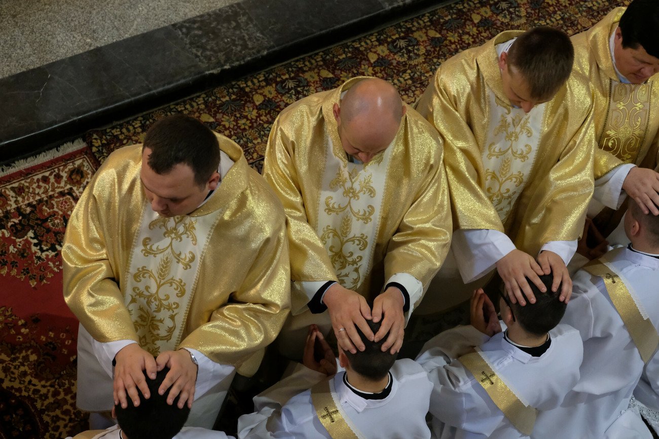 "Efekt abp. Jędraszewskiego". Księża komentują kryzys powołań w Polsce.