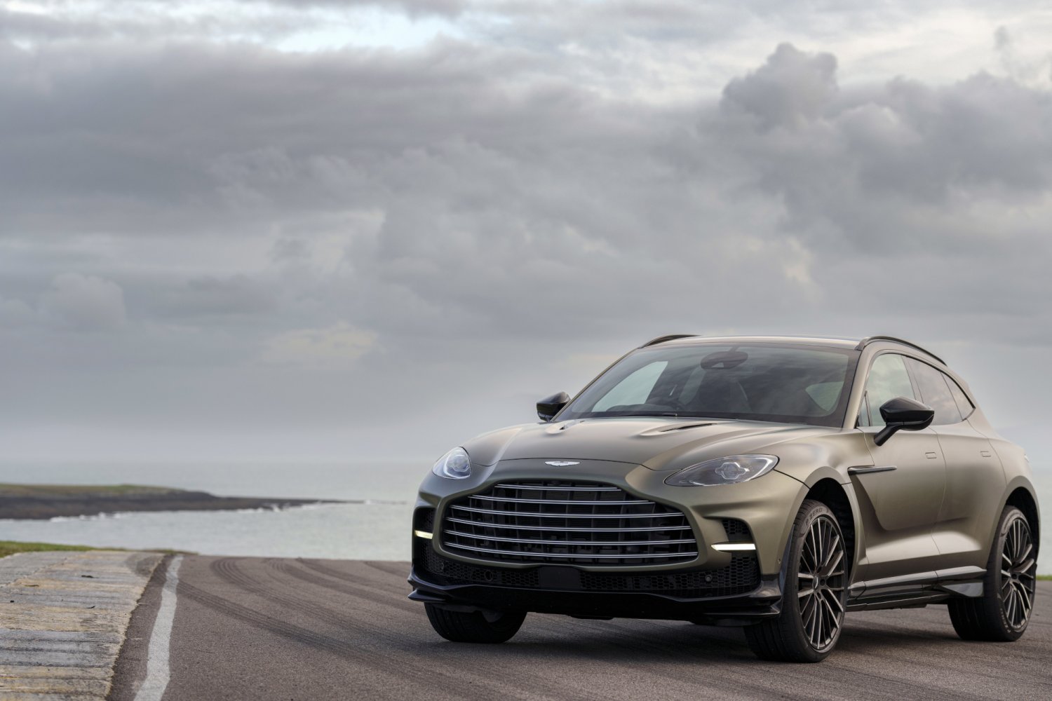 Aston Martin DBX 707