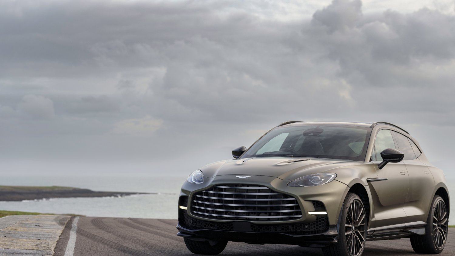 Aston Martin DBX 707