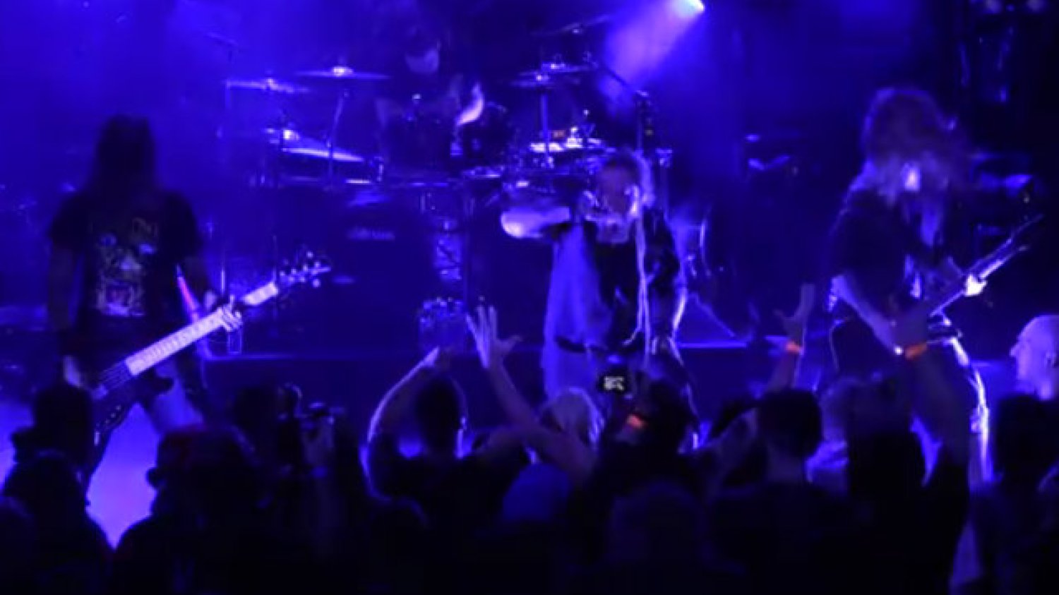 Zespół Decapitated to polska grupa deathmetalowa, która istnieje od 1996 r. Polka oskarża muzyków zespołu o gwałt.