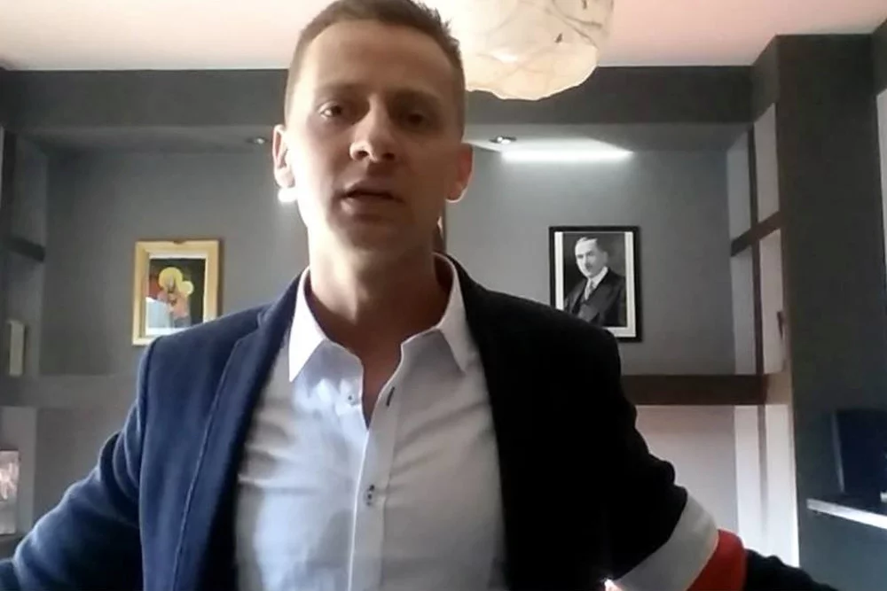 Jeszcze niedawno Jacek Międlar chciał być ważną postacią na prawicy. Ale woli przeklinać w serialu.