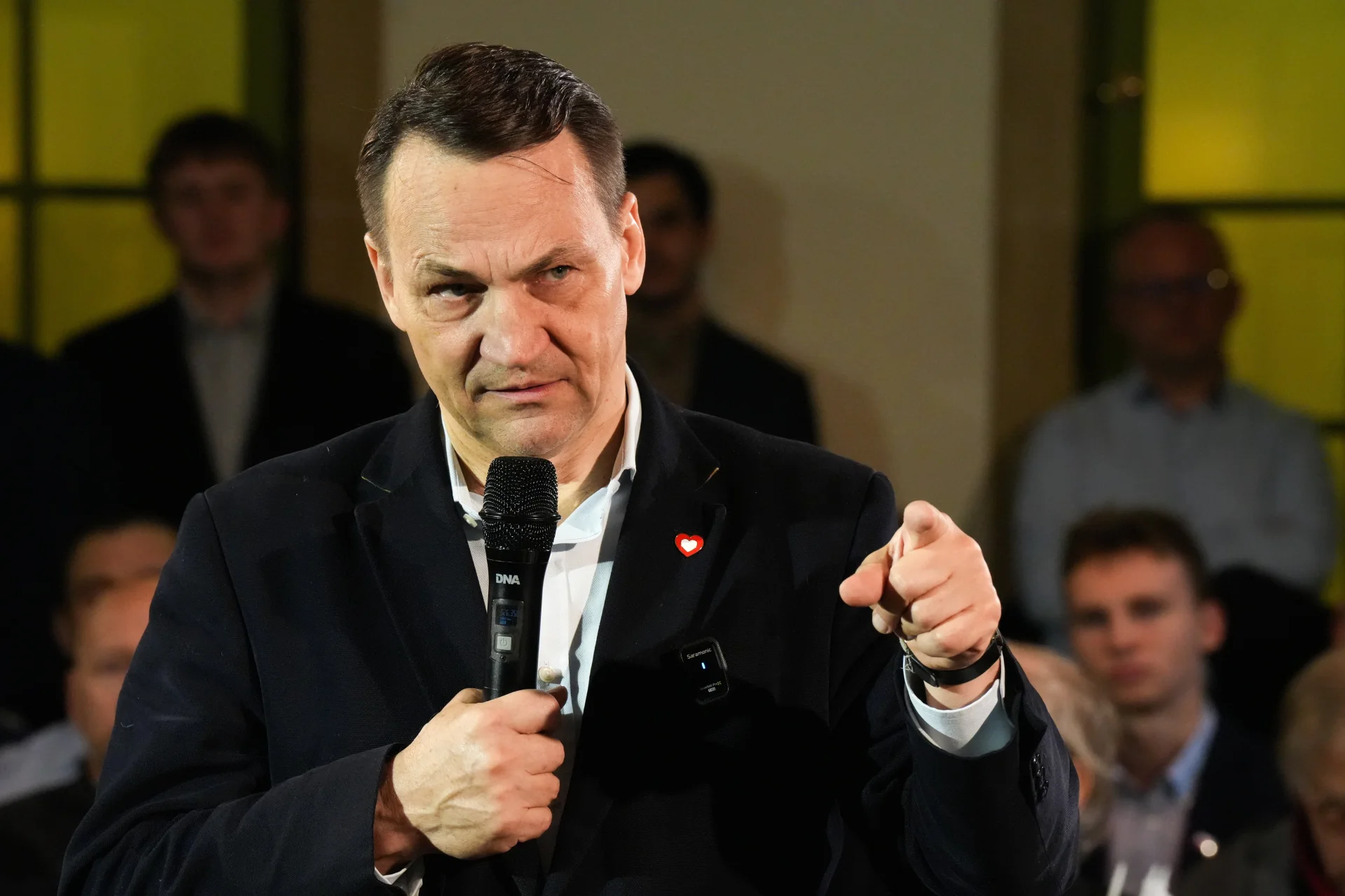 Radosław Sikorski reaguje na słowa Jarosława Kaczyńskiego. Radosław Sikorski reaguje na słowa Jarosława Kaczyńskiego.