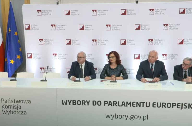 Chwilę po 10:00 rozpoczęła się pierwsza konferencja Państwowej Komisji Wyborczej. Kolejna o 13:30.
