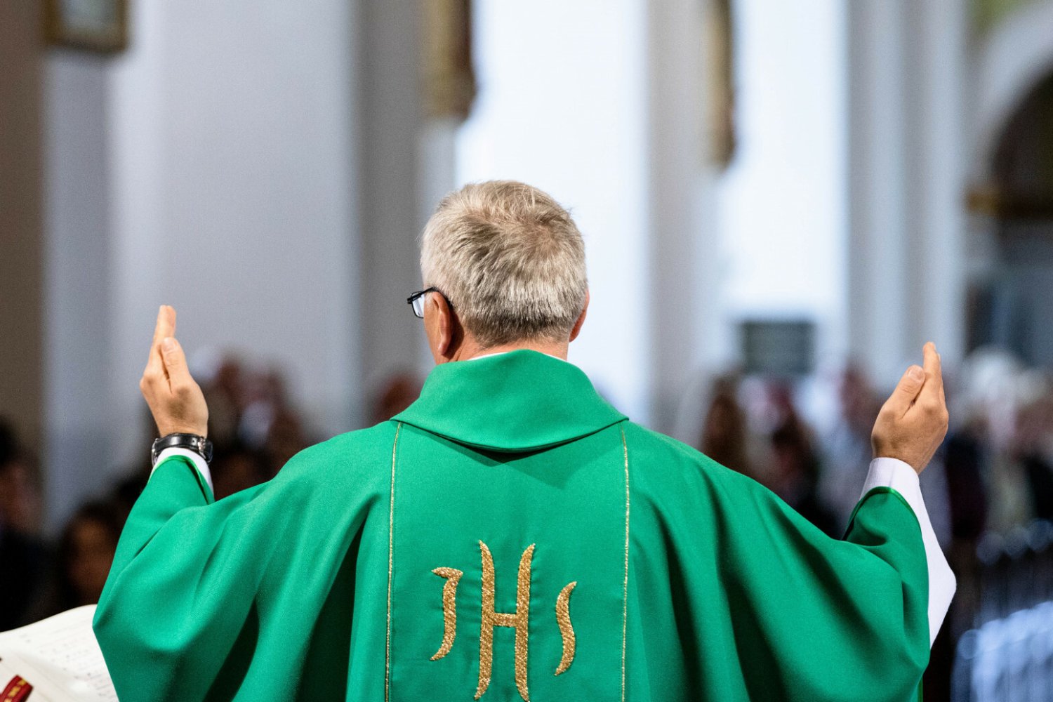 Ksiądz spod Wrocławia bardzo agresywnie domagał się zapłaty za pogrzeb.