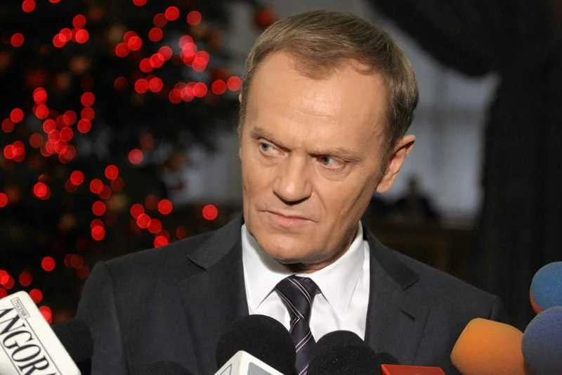 Czy Donald Tusk złamał prawo organizując partyjne zebranie w Kancelarii Premiera?