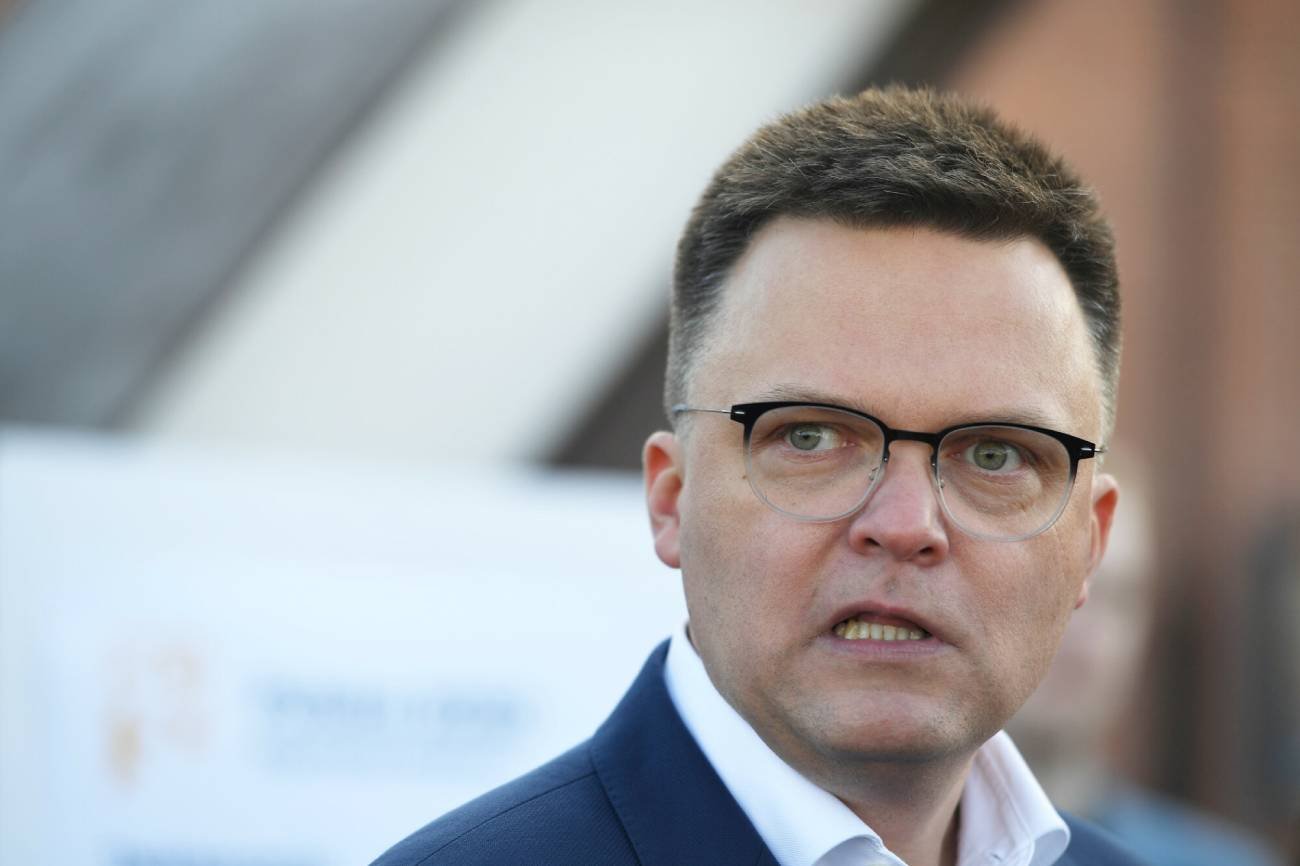 Hołownia popularny, ale poparcie mu nie rośnie. Sondaże sprzyjają PiS?