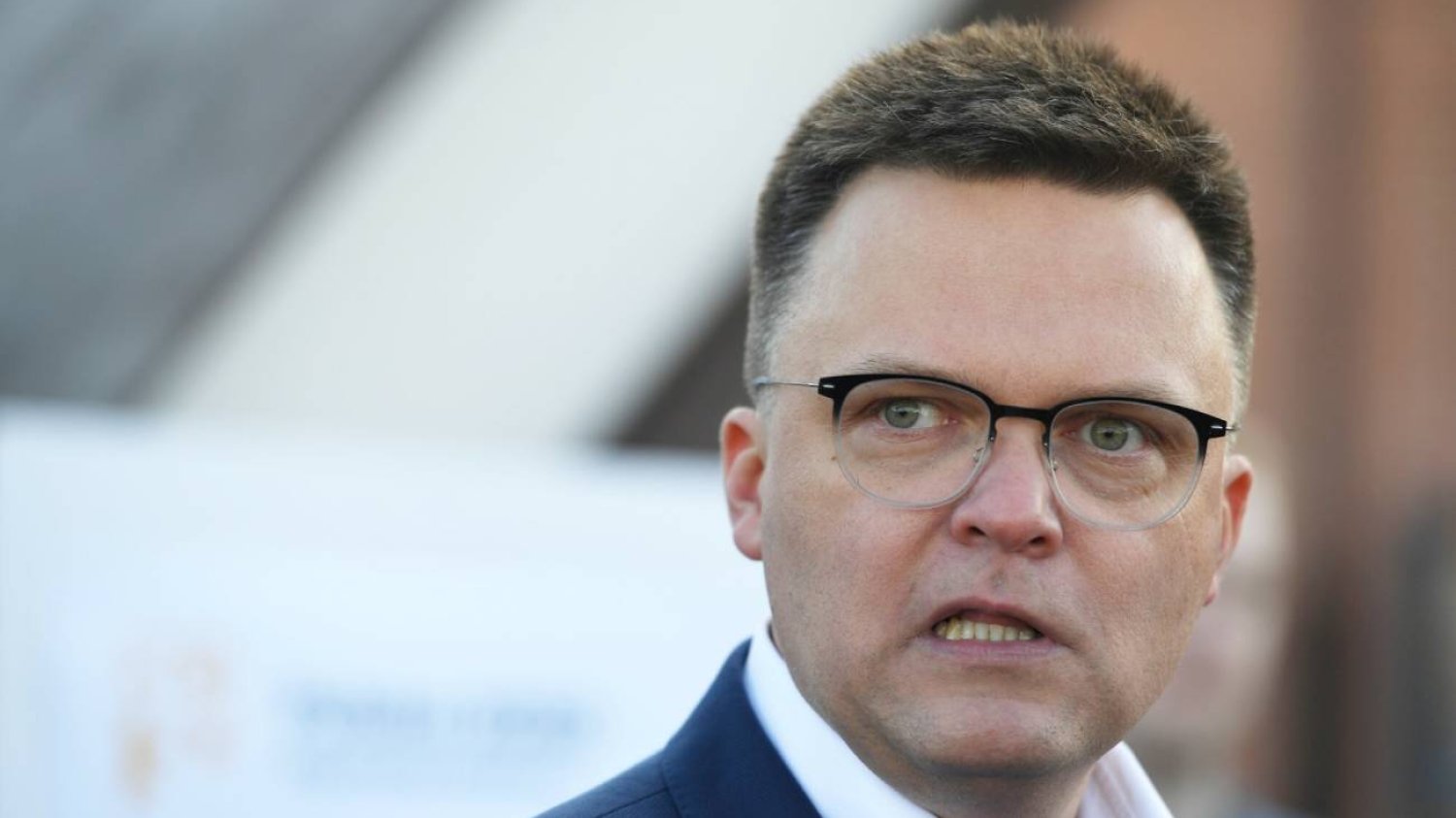 Hołownia popularny, ale poparcie mu nie rośnie. Sondaże sprzyjają PiS?
