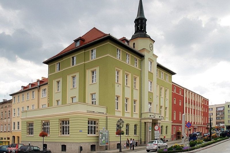 Burmistrz i dwóch radnych ze Strzegomia ośmieszyli miasto.