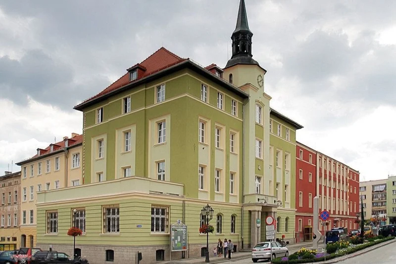 Burmistrz i dwóch radnych ze Strzegomia ośmieszyli miasto.