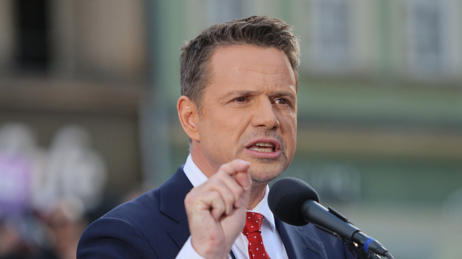 Trzaskowski ostrzega wyborców na ostatniej prostej. "Nie dajcie się zwieść" Trzaskowski ostrzega wyborców. To mówi o sondażach i aferze Nawrockiego