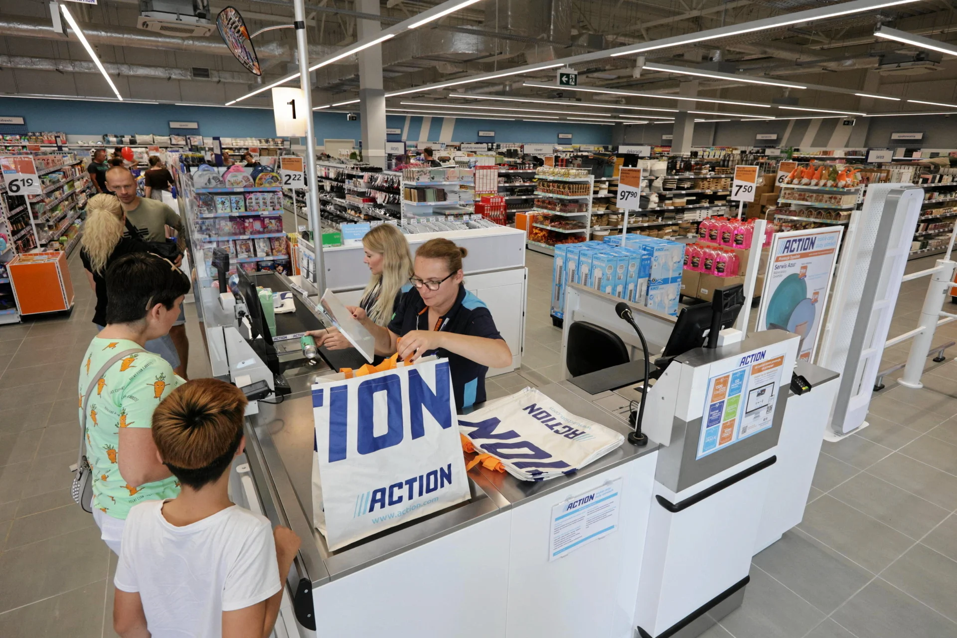 Kamera solarna do monitoringu z Action. Jakie ma funkcje?