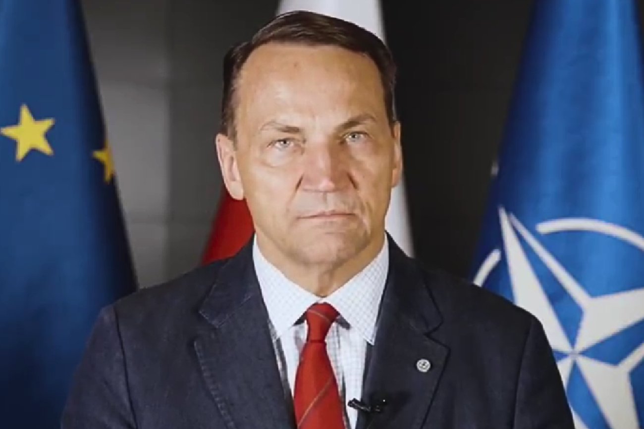 Radosław Sikorski apeluje do rasistów o opamiętanie się.