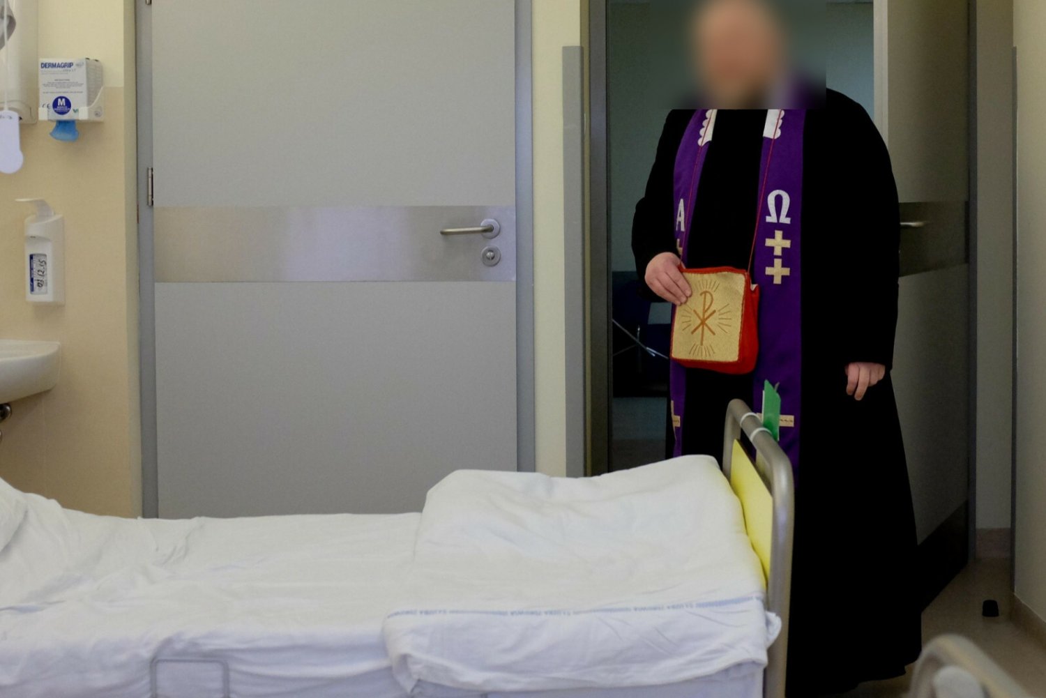 Kobiety na oddziałach położniczych często nie rozumieją, po co kręci się tam ksiądz