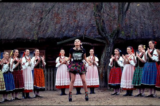 Podobnie jak w teledysku, Cleo wystąpi bez Donatana podczas półfinału Eurowizji