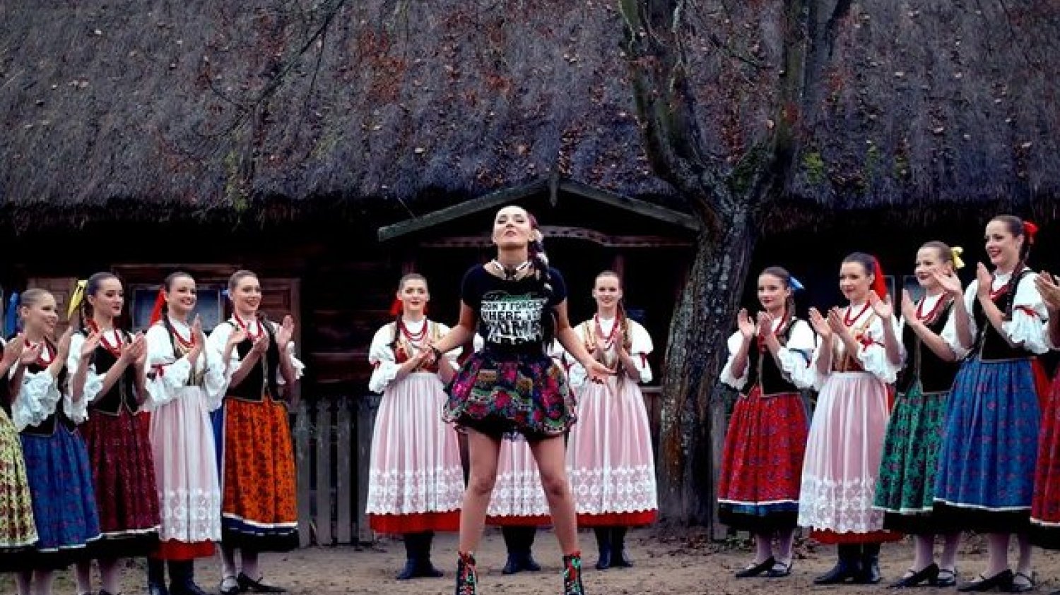 Podobnie jak w teledysku, Cleo wystąpi bez Donatana podczas półfinału Eurowizji