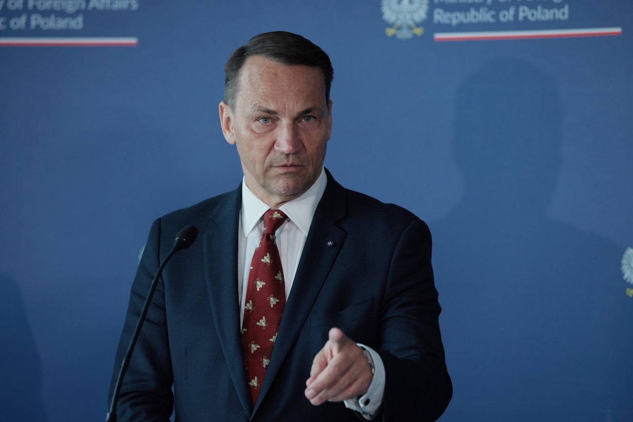 Sikorski poucza ws. Ukrainy. Nawiązał do decyzji Rosji sprzed ponad 20 lat