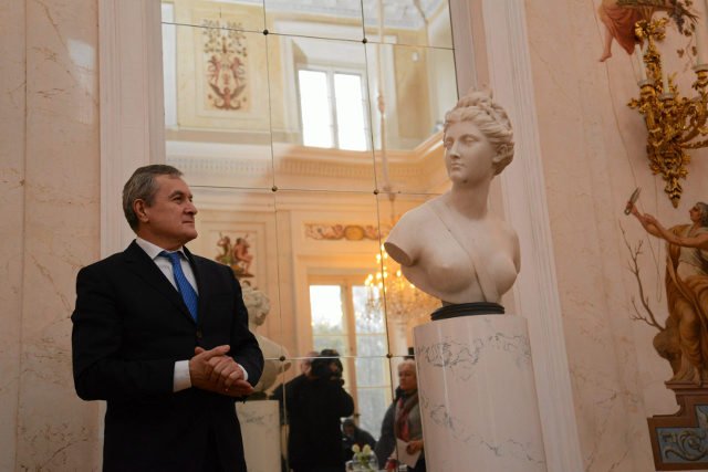 Piotr Gliński zamówił dla siebie najdroższy samochód