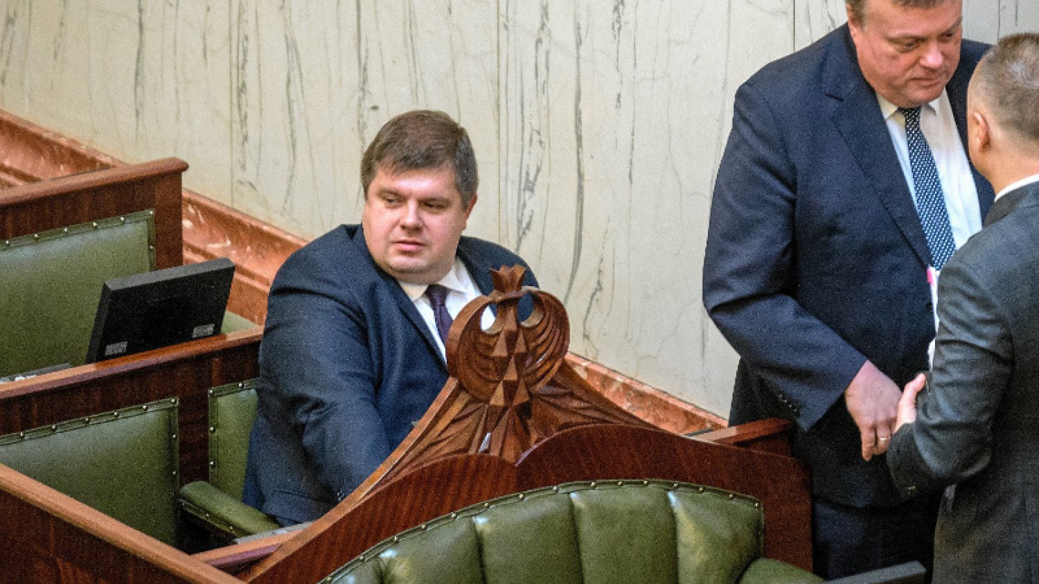 Wicemarszałek Wojciech Kałużą podczas posiedzenia sejmiku wojewódzkiego.