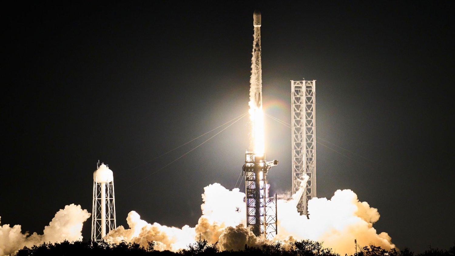 Niebezpiecznie po wybuchu rakiety SpaceX Eksplozja SpaceX zagrożeniem dla pasażerów samolotów